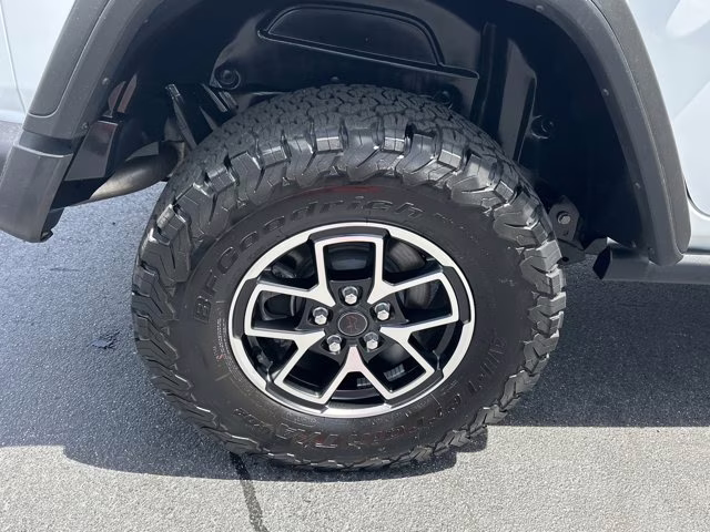 2025 Bright White Clearcoat Jeep Wrangler Rubicon 4X4 Convertible