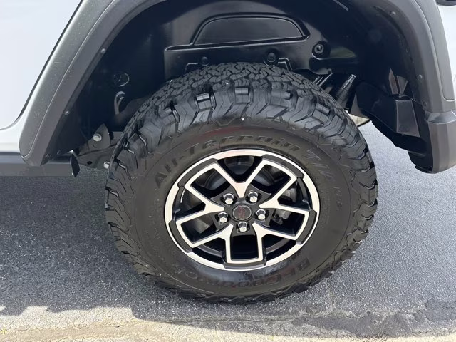 2025 Bright White Clearcoat Jeep Wrangler Rubicon 4X4 Convertible