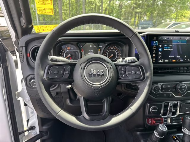 2025 Bright White Clearcoat Jeep Wrangler Rubicon 4X4 Convertible