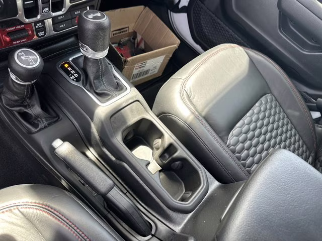 2025 Bright White Clearcoat Jeep Wrangler Rubicon 4X4 Convertible