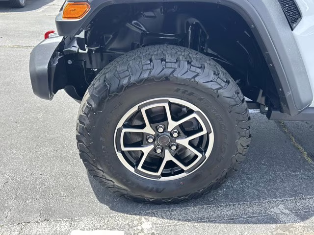 2025 Bright White Clearcoat Jeep Wrangler Rubicon 4X4 Convertible