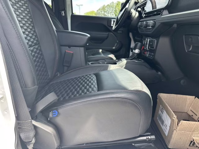 2025 Bright White Clearcoat Jeep Wrangler Rubicon 4X4 Convertible