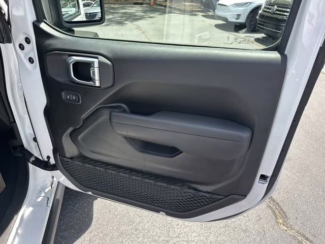 2025 Bright White Clearcoat Jeep Wrangler Rubicon 4X4 Convertible