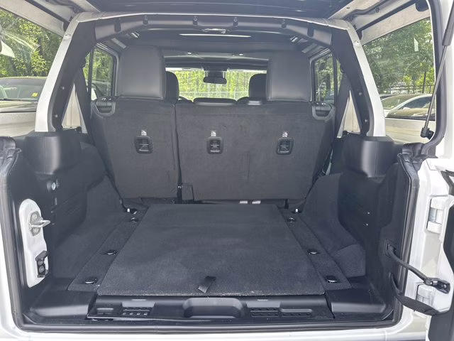 2025 Bright White Clearcoat Jeep Wrangler Rubicon 4X4 Convertible