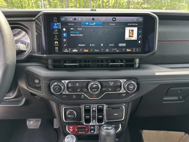 2025 Bright White Clearcoat Jeep Wrangler Rubicon 4X4 Convertible