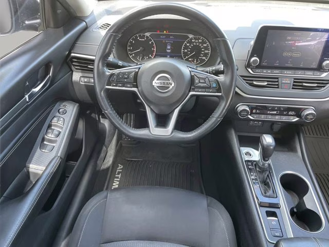 2019 Gun Metallic Nissan Altima 2.5 SV FWD Sedan