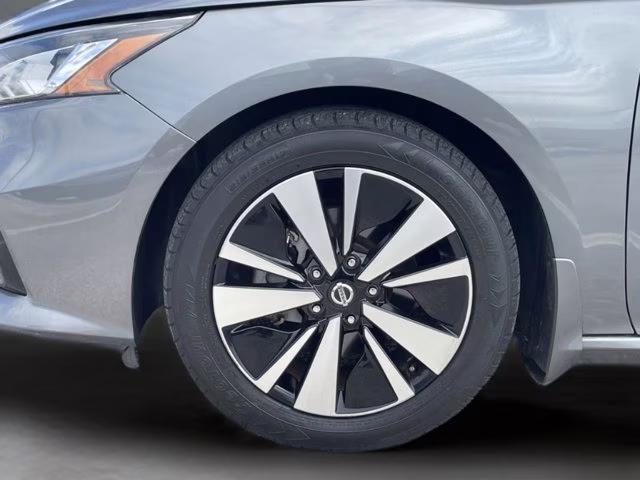 2019 Gun Metallic Nissan Altima 2.5 SV FWD Sedan