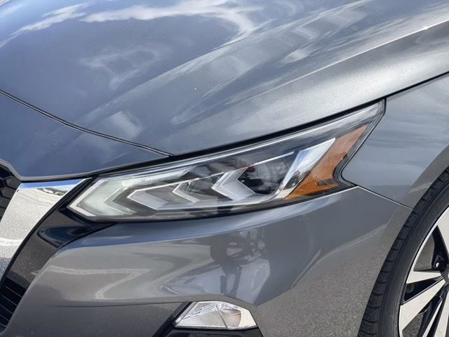 2019 Gun Metallic Nissan Altima 2.5 SV FWD Sedan