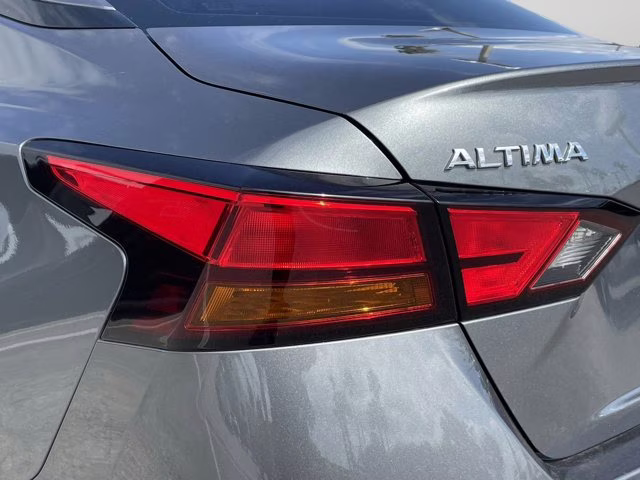 2019 Gun Metallic Nissan Altima 2.5 SV FWD Sedan