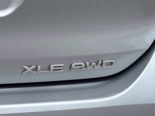 2022 Celestial Silver Metallic Toyota Highlander XLE AWD SUV