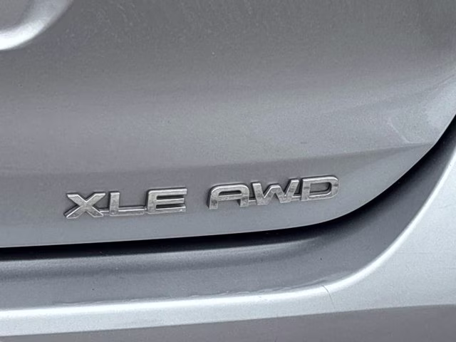 2022 Celestial Silver Metallic Toyota Highlander XLE AWD SUV