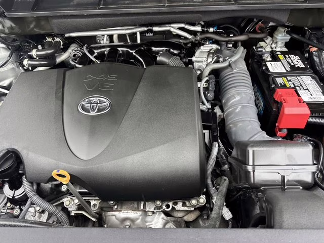 2022 Celestial Silver Metallic Toyota Highlander XLE AWD SUV