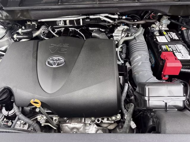 2022 Celestial Silver Metallic Toyota Highlander XLE AWD SUV