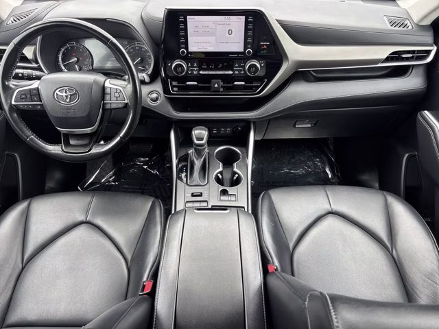 2022 Celestial Silver Metallic Toyota Highlander XLE AWD SUV