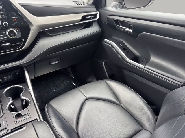 2022 Celestial Silver Metallic Toyota Highlander XLE AWD SUV
