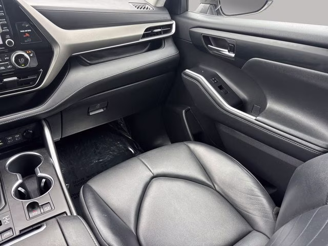 2022 Celestial Silver Metallic Toyota Highlander XLE AWD SUV