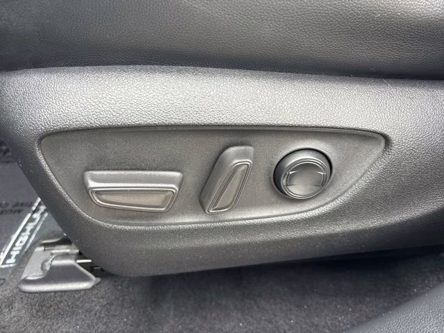 2022 Celestial Silver Metallic Toyota Highlander XLE AWD SUV