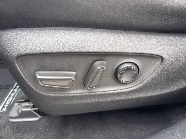 2022 Celestial Silver Metallic Toyota Highlander XLE AWD SUV