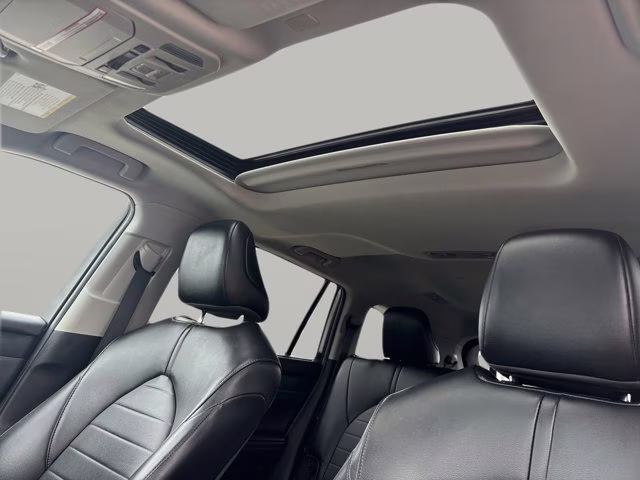 2022 Celestial Silver Metallic Toyota Highlander XLE AWD SUV