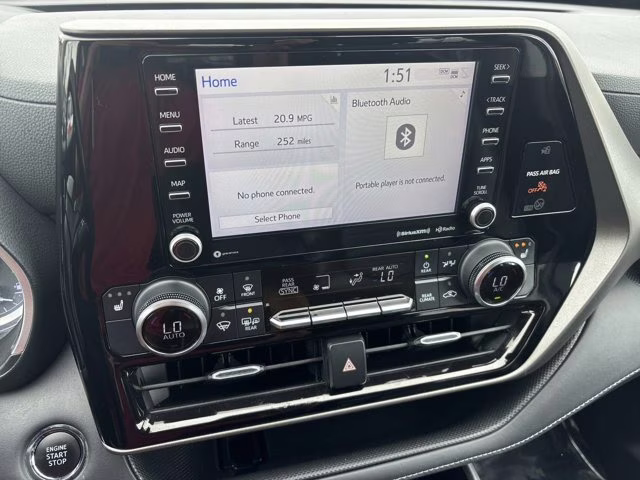 2022 Celestial Silver Metallic Toyota Highlander XLE AWD SUV