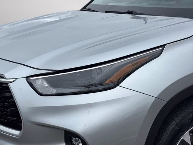 2022 Celestial Silver Metallic Toyota Highlander XLE AWD SUV