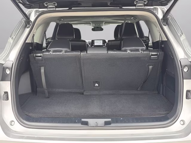2022 Celestial Silver Metallic Toyota Highlander XLE AWD SUV