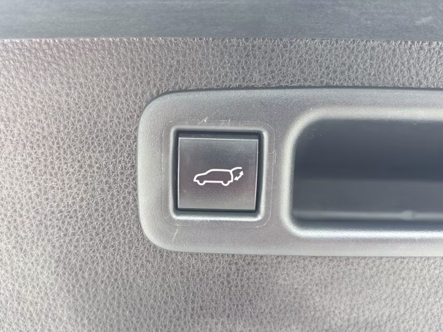 2022 Celestial Silver Metallic Toyota Highlander XLE AWD SUV