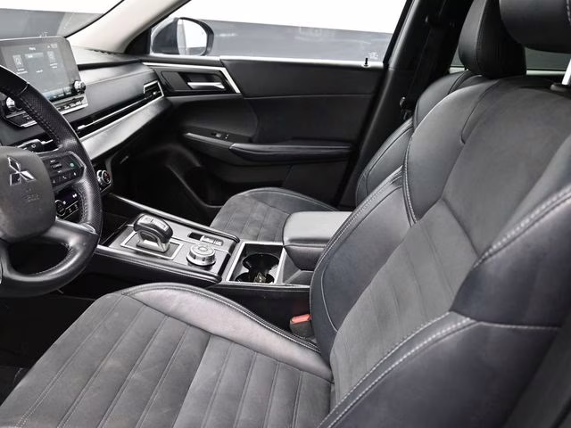 2022 Black Diamond Mitsubishi Outlander SE 4X4 SUV