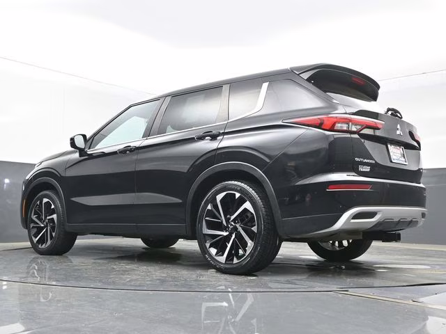 2022 Black Diamond Mitsubishi Outlander SE 4X4 SUV