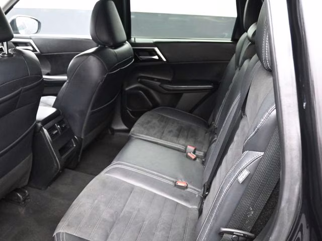 2022 Black Diamond Mitsubishi Outlander SE 4X4 SUV