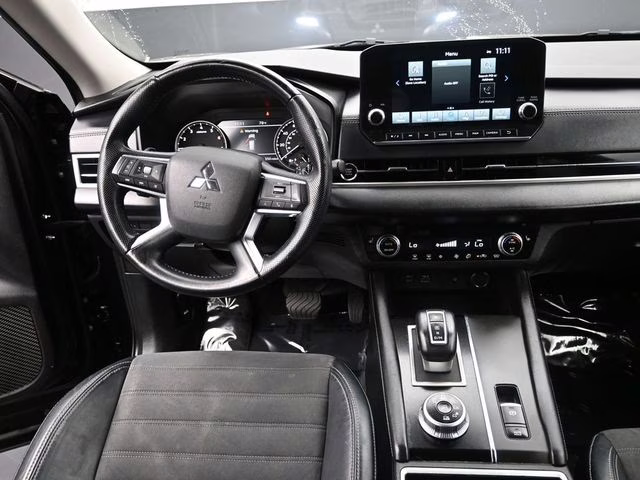 2022 Black Diamond Mitsubishi Outlander SE 4X4 SUV