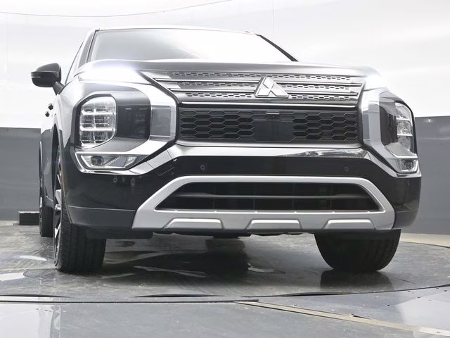 2022 Black Diamond Mitsubishi Outlander SE 4X4 SUV