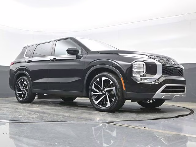 2022 Black Diamond Mitsubishi Outlander SE 4X4 SUV