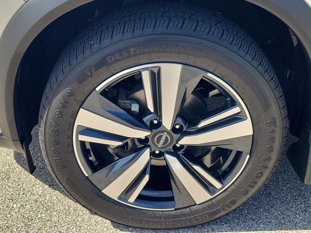 2022 Brilliant Silver Metallic Nissan Rogue Platinum AWD SUV