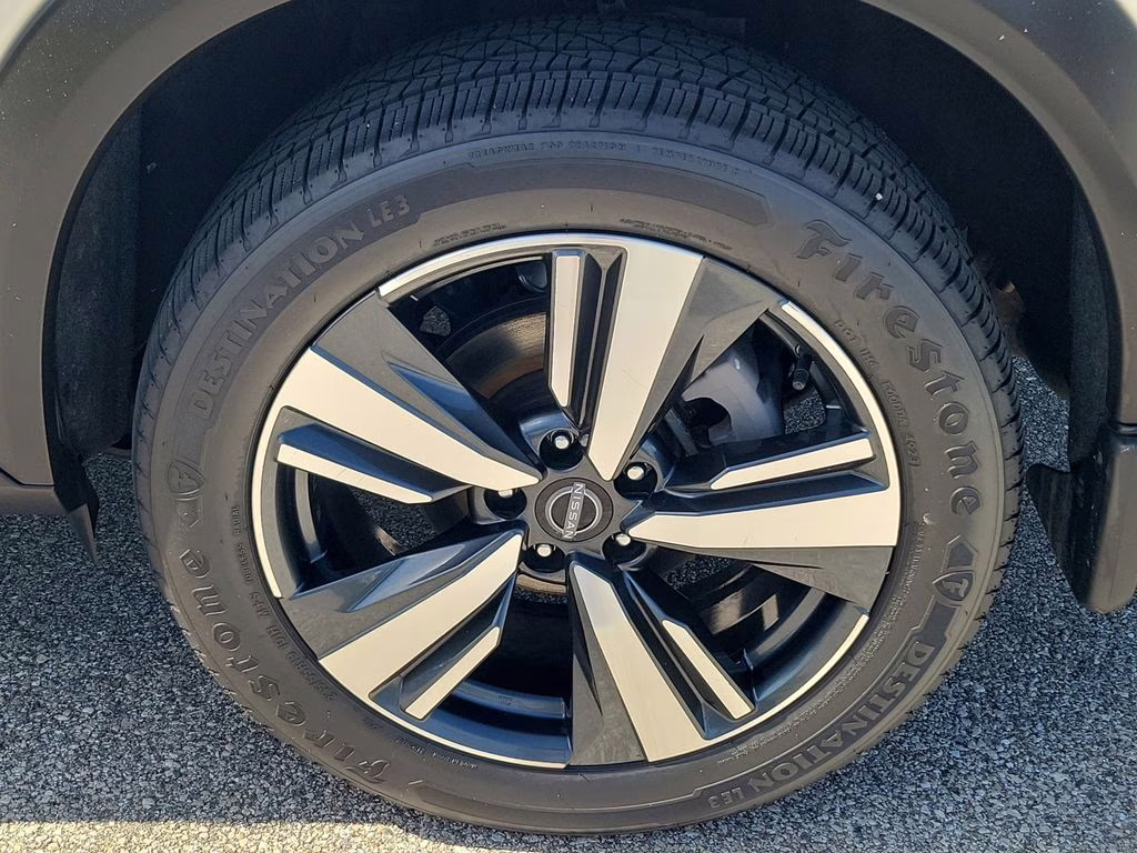 2022 Brilliant Silver Metallic Nissan Rogue Platinum AWD SUV