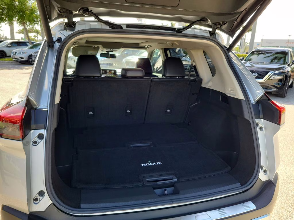 2022 Brilliant Silver Metallic Nissan Rogue Platinum AWD SUV