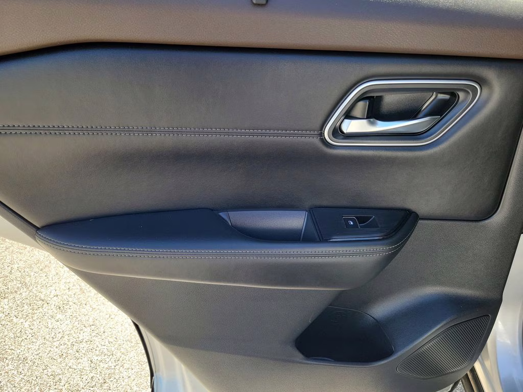 2022 Brilliant Silver Metallic Nissan Rogue Platinum AWD SUV