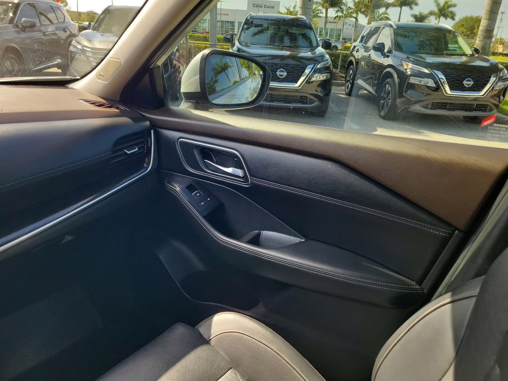 2022 Brilliant Silver Metallic Nissan Rogue Platinum AWD SUV