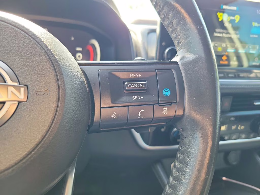 2022 Brilliant Silver Metallic Nissan Rogue Platinum AWD SUV