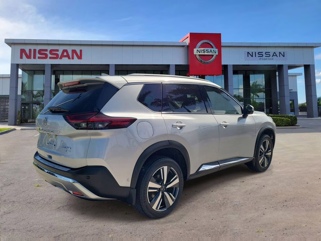 2022 Brilliant Silver Metallic Nissan Rogue Platinum AWD SUV