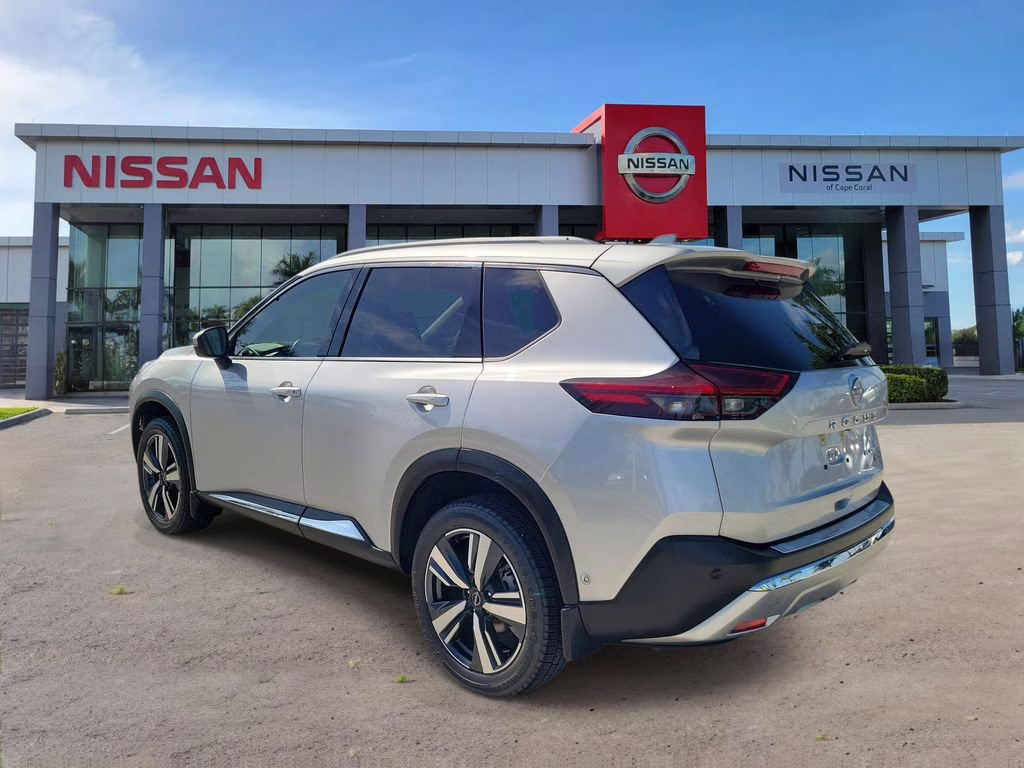 2022 Brilliant Silver Metallic Nissan Rogue Platinum AWD SUV
