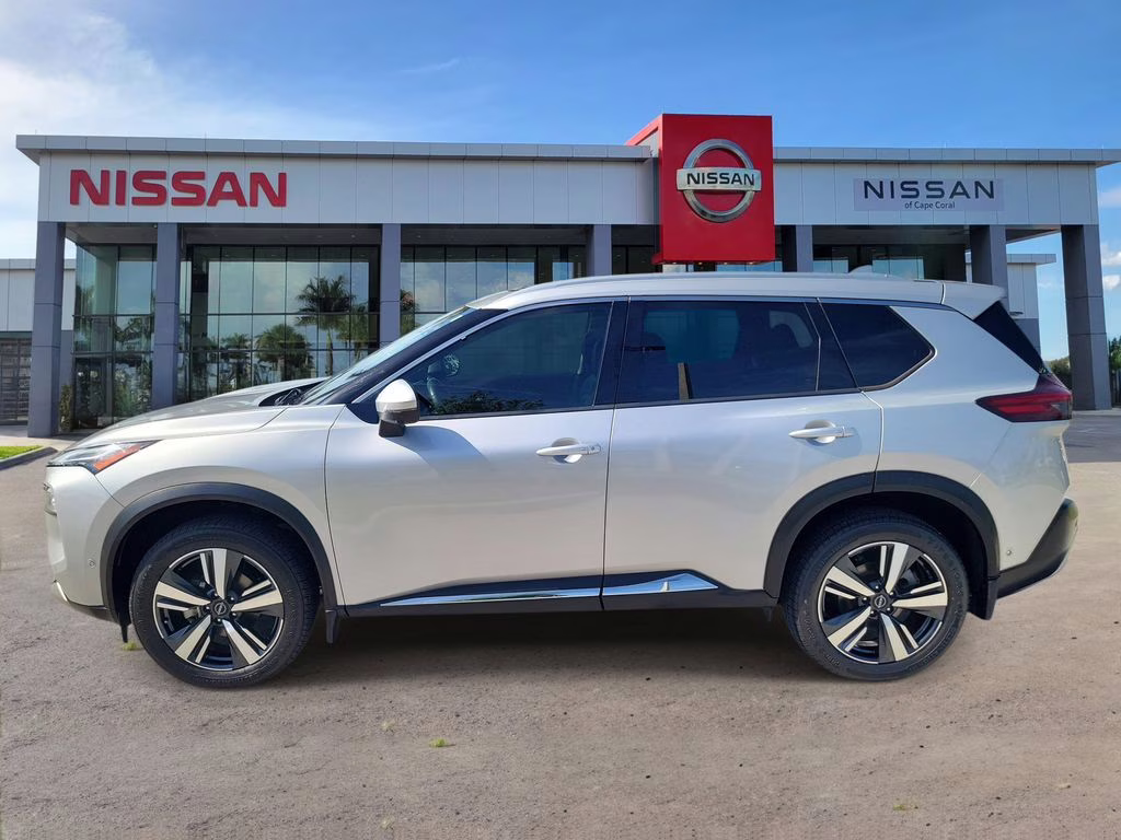 2022 Brilliant Silver Metallic Nissan Rogue Platinum AWD SUV