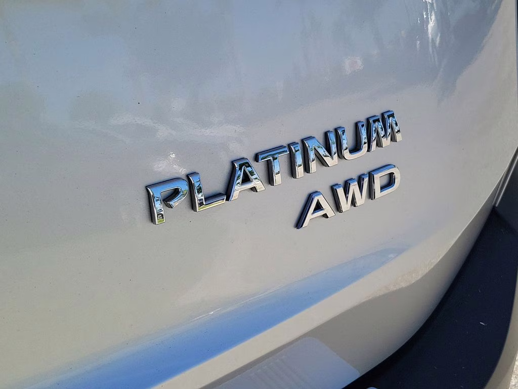 2022 Brilliant Silver Metallic Nissan Rogue Platinum AWD SUV