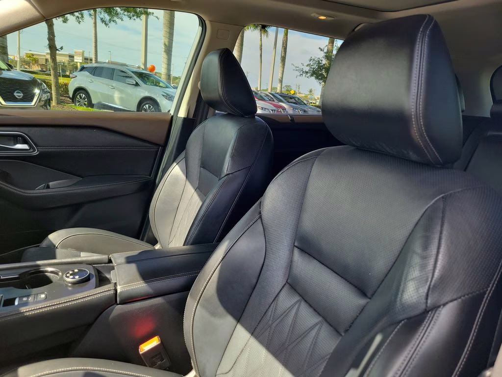 2022 Brilliant Silver Metallic Nissan Rogue Platinum AWD SUV