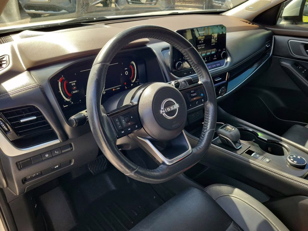 2022 Brilliant Silver Metallic Nissan Rogue Platinum AWD SUV