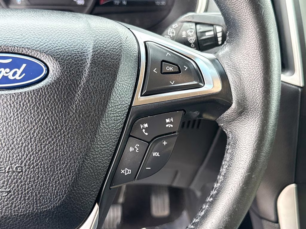 2020 Rapid Red Metallic Tinted Clearcoat Ford Edge SEL FWD SUV