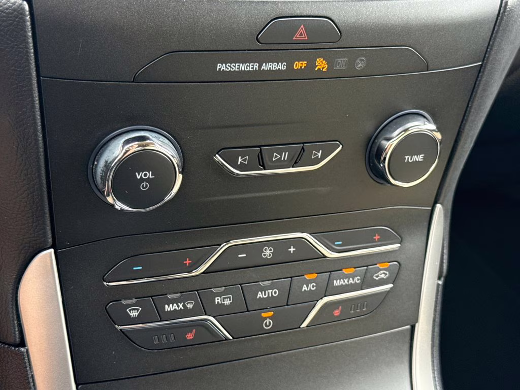 2020 Rapid Red Metallic Tinted Clearcoat Ford Edge SEL FWD SUV