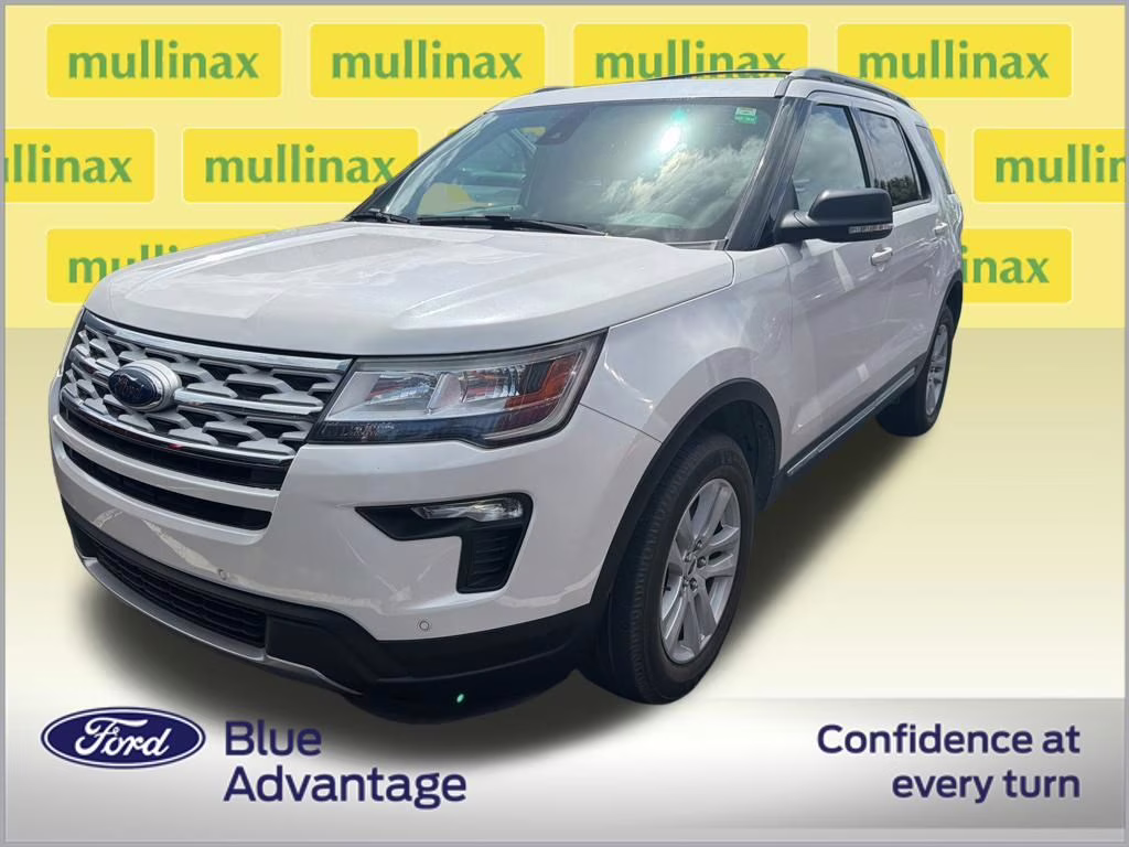 2019 White Platinum Clearcoat Metallic Ford Explorer XLT 4X4 SUV