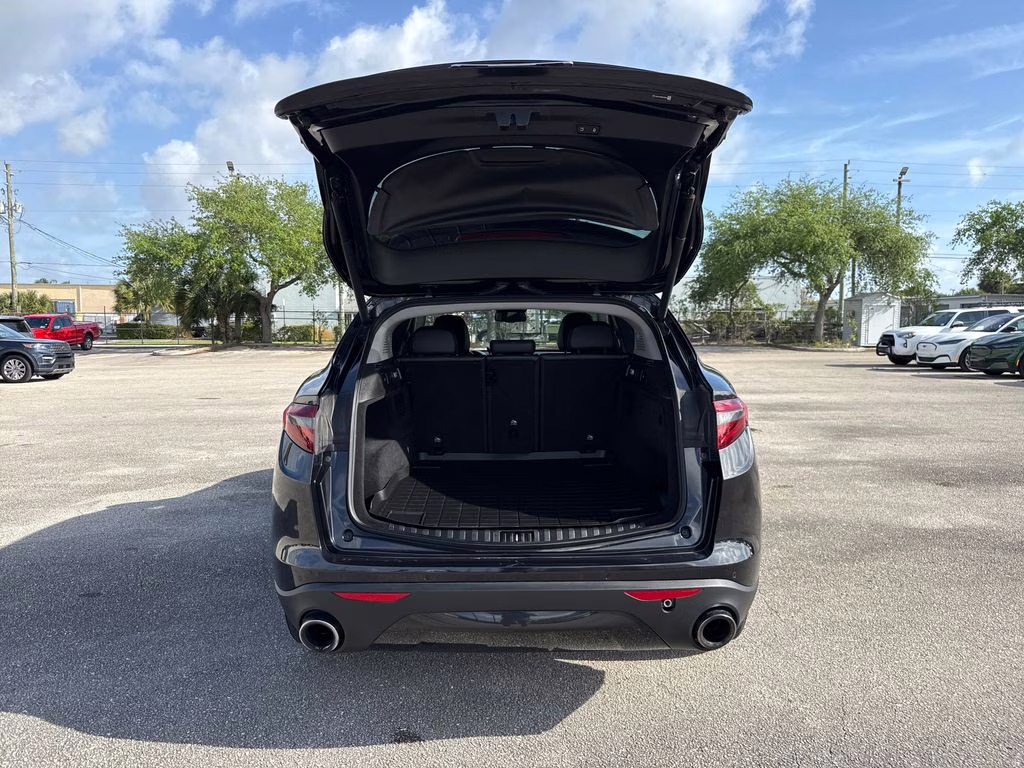 2021 Vulcano Black Metallic Alfa Romeo Stelvio Sprint RWD SUV