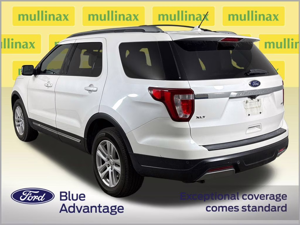 2019 White Platinum Clearcoat Metallic Ford Explorer XLT 4X4 SUV